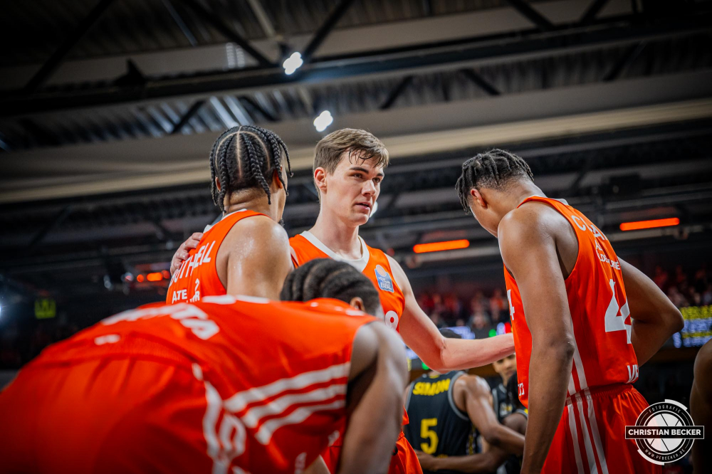 1. Basketball Bundesliga, easyCredit BBL, Saison 2024/2025, Herren, Hauptrunde, 26. Spieltag, 28.03.2025, RASTA Vechta - MHP Riesen Ludwigsburg
Joschka Ferner (#9 - RASTA Vechta) w&auml;hrend der Partie
Schlüsselwörter: 1. Bundesliga;26. Spieltag;28.03.2025;BBL;Basketball;Hauptrunde;Liga;Ludwigsburg;MHP;RASTA;RASTA Dome;RIESEN;Saison 2024/2025;Vechta;easycredit