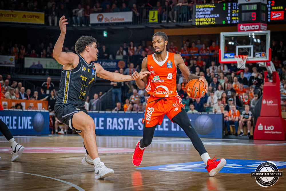 1. Basketball Bundesliga, easyCredit BBL, Saison 2024/2025, Herren, Hauptrunde, 26. Spieltag, 28.03.2025, RASTA Vechta - MHP Riesen Ludwigsburg
Brandon Randolph (#8 - RASTA Vechta) in Aktion
Schlüsselwörter: 1. Bundesliga;26. Spieltag;28.03.2025;BBL;Basketball;Hauptrunde;Liga;Ludwigsburg;MHP;RASTA;RASTA Dome;RIESEN;Saison 2024/2025;Vechta;easycredit
