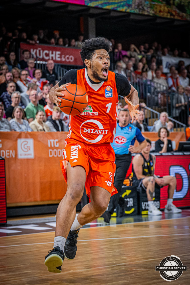 1. Basketball Bundesliga, easyCredit BBL, Saison 2024/2025, Herren, Hauptrunde, 26. Spieltag, 28.03.2025, RASTA Vechta - MHP Riesen Ludwigsburg
Jayden Gardner (#1 - RASTA Vechta) in Aktion
Schlüsselwörter: 1. Bundesliga;26. Spieltag;28.03.2025;BBL;Basketball;Hauptrunde;Liga;Ludwigsburg;MHP;RASTA;RASTA Dome;RIESEN;Saison 2024/2025;Vechta;easycredit