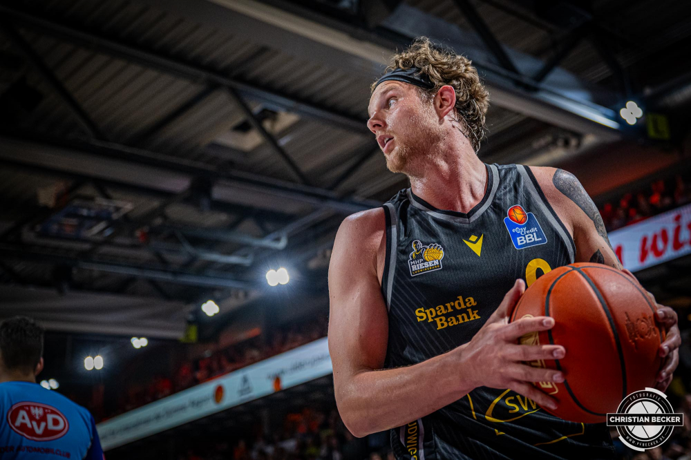 1. Basketball Bundesliga, easyCredit BBL, Saison 2024/2025, Herren, Hauptrunde, 26. Spieltag, 28.03.2025, RASTA Vechta - MHP Riesen Ludwigsburg
Booker Coplin (#9 - MHP Riesen Ludwigsburg) in Aktion
Schlüsselwörter: 1. Bundesliga;26. Spieltag;28.03.2025;BBL;Basketball;Hauptrunde;Liga;Ludwigsburg;MHP;RASTA;RASTA Dome;RIESEN;Saison 2024/2025;Vechta;easycredit