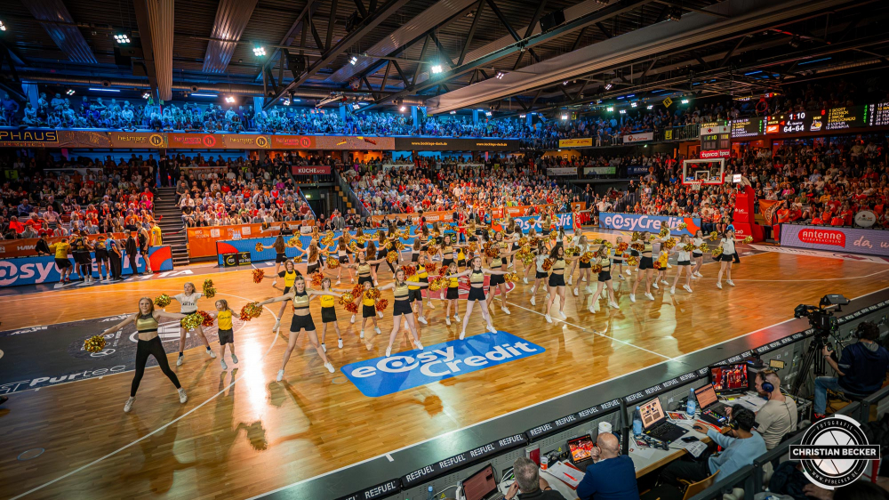 1. Basketball Bundesliga, easyCredit BBL, Saison 2024/2025, Herren, Hauptrunde, 26. Spieltag, 28.03.2025, RASTA Vechta - MHP Riesen Ludwigsburg
Marleys (Cheerleader - RASTA Vechta) w&auml;hrend der Partie
Schlüsselwörter: 1. Bundesliga;26. Spieltag;28.03.2025;BBL;Basketball;Hauptrunde;Liga;Ludwigsburg;MHP;RASTA;RASTA Dome;RIESEN;Saison 2024/2025;Vechta;easycredit