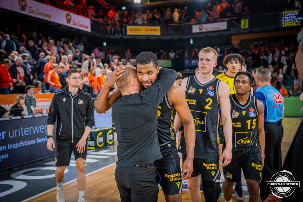 1. Basketball Bundesliga, easyCredit BBL, Saison 2024/2025, Herren, Hauptrunde, 26. Spieltag, 28.03.2025, RASTA Vechta - MHP Riesen Ludwigsburg
Justin Simon (#5 - MHP Riesen Ludwigsburg) nach der Partie
Schlüsselwörter: 1. Bundesliga;26. Spieltag;28.03.2025;BBL;Basketball;Hauptrunde;Liga;Ludwigsburg;MHP;RASTA;RASTA Dome;RIESEN;Saison 2024/2025;Vechta;easycredit