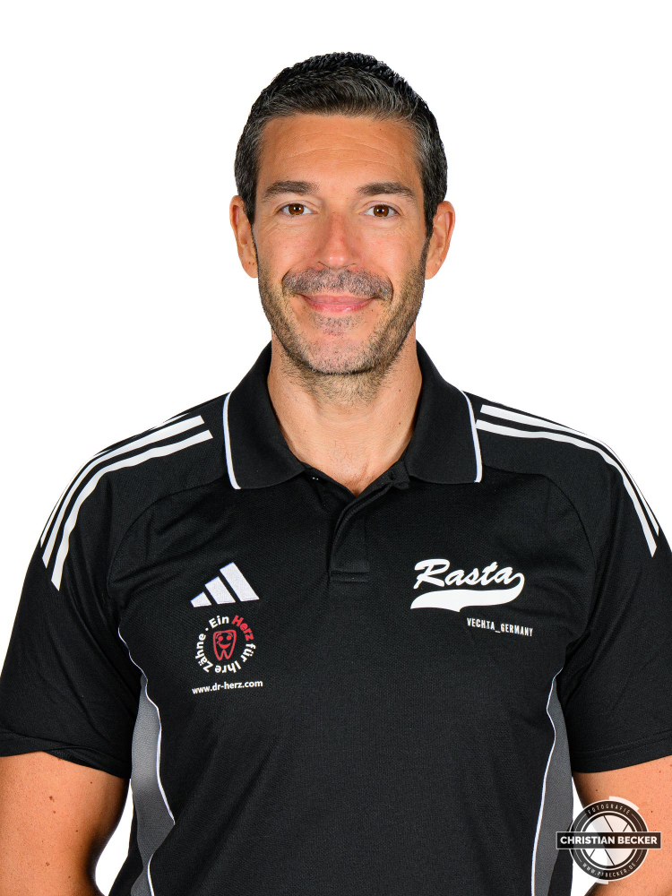 1. Basketball Bundesliga, easyCredit BBL, Saison 2025/2026, Herren, Teamshooting, Shooting, 25.08.2025, RASTA Vechta -  Teamshooting BBL
Miguel Zapata (Assistent Coach - RASTA Vechta)
Schlüsselwörter: 1.Liga;25.08.2025;BBL;Basketball;Bundesliga;Liga;RASTA;RASTA Dome;Saison 2025/2026;Shooting;Teamshooting;Vechta;easycredit