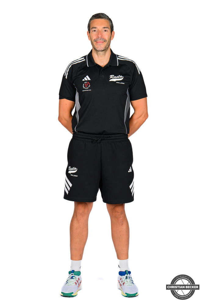 1. Basketball Bundesliga, easyCredit BBL, Saison 2025/2026, Herren, Teamshooting, Shooting, 25.08.2025, RASTA Vechta -  Teamshooting BBL
Miguel Zapata (Assistent Coach - RASTA Vechta)
Schlüsselwörter: 1.Liga;25.08.2025;BBL;Basketball;Bundesliga;Liga;RASTA;RASTA Dome;Saison 2025/2026;Shooting;Teamshooting;Vechta;easycredit