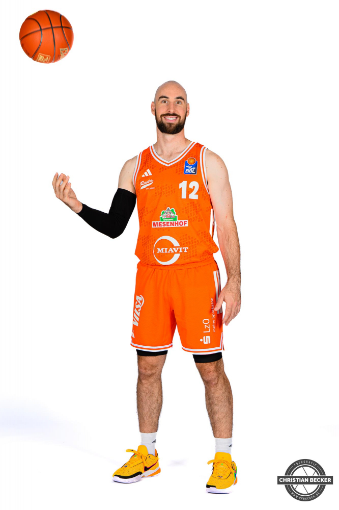 1. Basketball Bundesliga, easyCredit BBL, Saison 2025/2026, Herren, Teamshooting, Shooting, 25.08.2025, RASTA Vechta -  Teamshooting BBL
Tommy Kuhse (#12 - RASTA Vechta)
Schlüsselwörter: 1.Liga;25.08.2025;BBL;Basketball;Bundesliga;Liga;RASTA;RASTA Dome;Saison 2025/2026;Shooting;Teamshooting;Vechta;easycredit