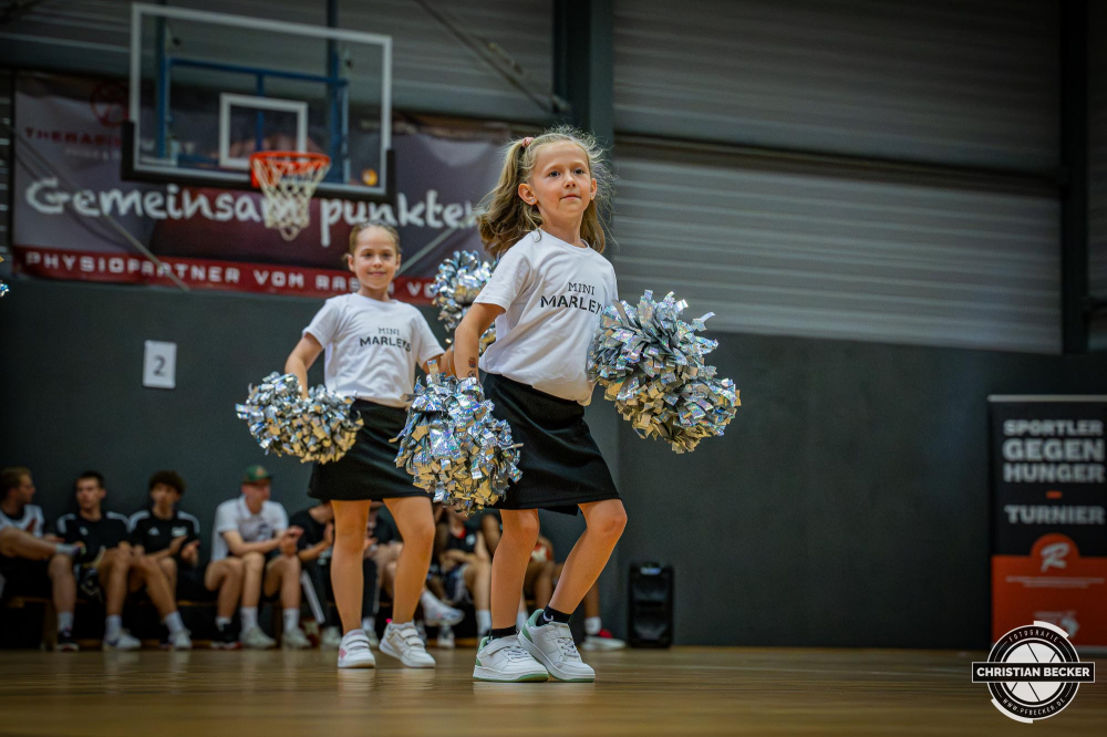 1. Basketball Bundesliga, easyCredit BBL, Saison 2025/2026, Herren, Testspiel, Vorbereitung, 06.09.2025, RASTA Vechta - Telekom Baskets Bonn
Mini Marleys (Cheerleader - RASTA Vechta)
Schlüsselwörter: 06.09.2025;1. Bundesliga;BBL;Basketball;Baskets;Bonn;Liga;RASTA;RASTA Dome;Saison 2025/2026;Telekom;Testspiel;Vechta;Vorbereitung;easycredit