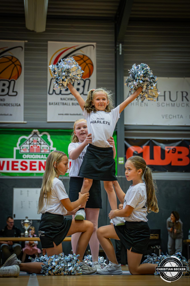 1. Basketball Bundesliga, easyCredit BBL, Saison 2025/2026, Herren, Testspiel, Vorbereitung, 06.09.2025, RASTA Vechta - Telekom Baskets Bonn
Mini Marleys (Cheerleader - RASTA Vechta)
Schlüsselwörter: 06.09.2025;1. Bundesliga;BBL;Basketball;Baskets;Bonn;Liga;RASTA;RASTA Dome;Saison 2025/2026;Telekom;Testspiel;Vechta;Vorbereitung;easycredit