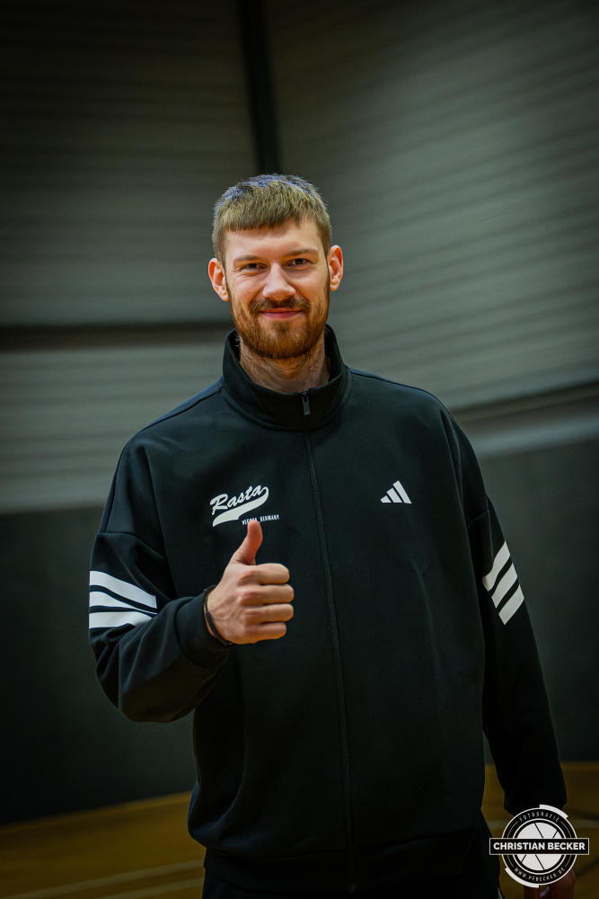 1. Basketball Bundesliga, easyCredit BBL, Saison 2025/2026, Herren, Testspiel, Vorbereitung, 06.09.2025, RASTA Vechta - Telekom Baskets Bonn
Luc van Slooten (#6 - RASTA Vechta) bei der Teampr&auml;sentation 2025/2026
Schlüsselwörter: 06.09.2025;1. Bundesliga;BBL;Basketball;Baskets;Bonn;Liga;RASTA;RASTA Dome;Saison 2025/2026;Telekom;Testspiel;Vechta;Vorbereitung;easycredit