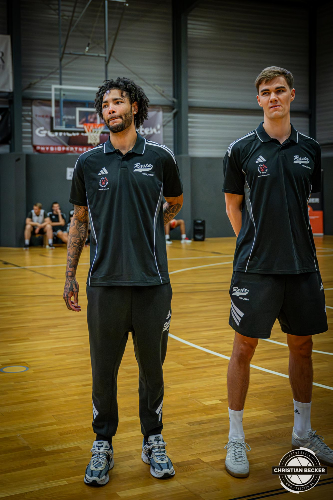 1. Basketball Bundesliga, easyCredit BBL, Saison 2025/2026, Herren, Testspiel, Vorbereitung, 06.09.2025, RASTA Vechta - Telekom Baskets Bonn
Tevin Brown (#10 - RASTA Vechta) bei der Teampr&auml;sentation 2025/2026
Schlüsselwörter: 06.09.2025;1. Bundesliga;BBL;Basketball;Baskets;Bonn;Liga;RASTA;RASTA Dome;Saison 2025/2026;Telekom;Testspiel;Vechta;Vorbereitung;easycredit