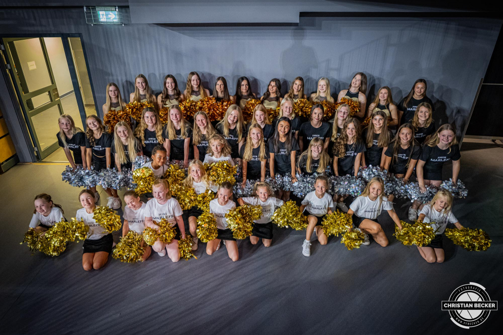 1. Basketball Bundesliga, easyCredit BBL, Saison 2025/2026, Herren, Testspiel, Vorbereitung, 06.09.2025, RASTA Vechta - Telekom Baskets Bonn
Marleys (Cheerleader - RASTA Vechta) vor der Partie
Schlüsselwörter: 06.09.2025;1. Bundesliga;BBL;Basketball;Baskets;Bonn;Liga;RASTA;RASTA Dome;Saison 2025/2026;Telekom;Testspiel;Vechta;Vorbereitung;easycredit