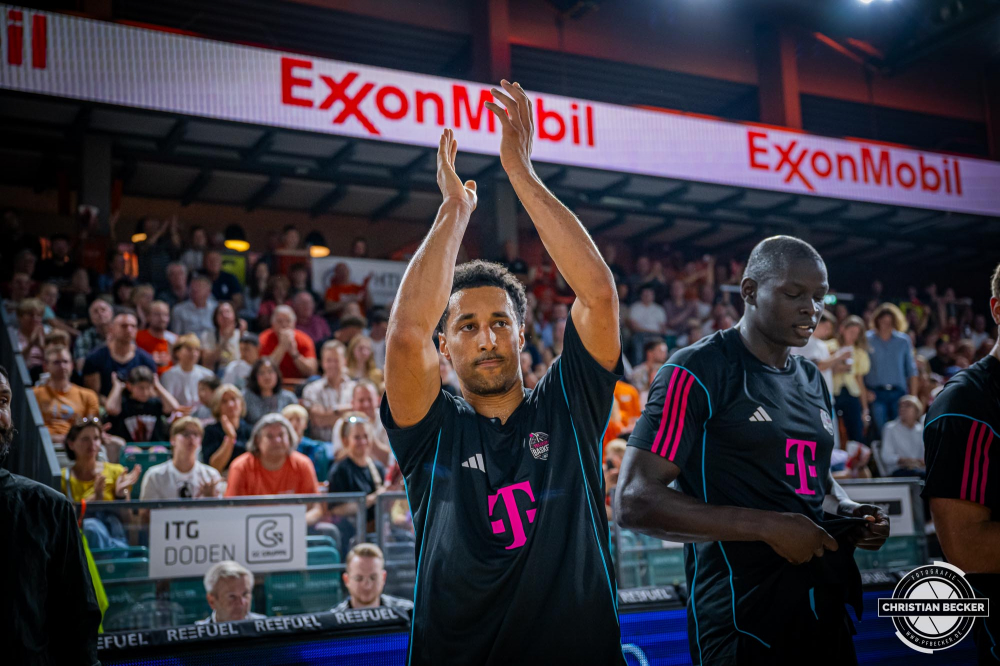 1. Basketball Bundesliga, easyCredit BBL, Saison 2025/2026, Herren, Testspiel, Vorbereitung, 06.09.2025, RASTA Vechta - Telekom Baskets Bonn
Joel Aminu (#21 - Telekom Baskets Bonn) vor der Partie
Schlüsselwörter: 06.09.2025;1. Bundesliga;BBL;Basketball;Baskets;Bonn;Liga;RASTA;RASTA Dome;Saison 2025/2026;Telekom;Testspiel;Vechta;Vorbereitung;easycredit