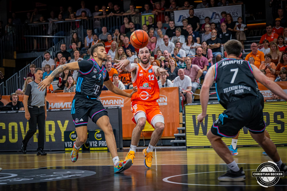 1. Basketball Bundesliga, easyCredit BBL, Saison 2025/2026, Herren, Testspiel, Vorbereitung, 06.09.2025, RASTA Vechta - Telekom Baskets Bonn
Tommy Kuhse (#12 - RASTA Vechta) in Aktion
Schlüsselwörter: 06.09.2025;1. Bundesliga;BBL;Basketball;Baskets;Bonn;Liga;RASTA;RASTA Dome;Saison 2025/2026;Telekom;Testspiel;Vechta;Vorbereitung;easycredit