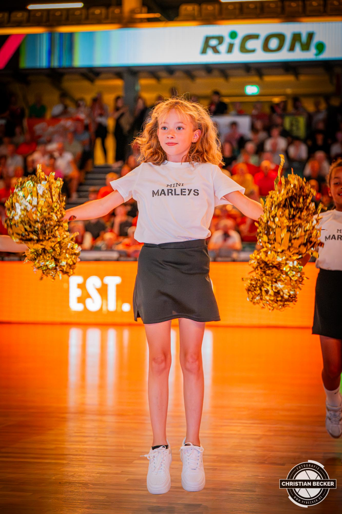 1. Basketball Bundesliga, easyCredit BBL, Saison 2025/2026, Herren, Testspiel, Vorbereitung, 06.09.2025, RASTA Vechta - Telekom Baskets Bonn
Mini Marleys (Cheerleader - RASTA Vechta) w&auml;hrend der Partie
Schlüsselwörter: 06.09.2025;1. Bundesliga;BBL;Basketball;Baskets;Bonn;Liga;RASTA;RASTA Dome;Saison 2025/2026;Telekom;Testspiel;Vechta;Vorbereitung;easycredit