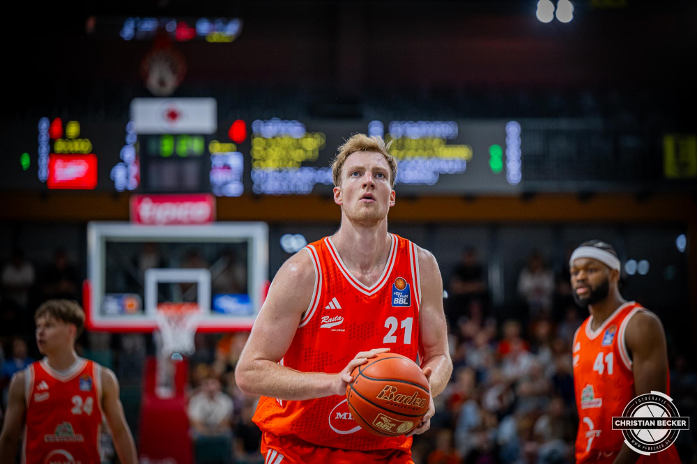 1. Basketball Bundesliga, easyCredit BBL, Saison 2025/2026, Herren, Testspiel, Vorbereitung, 06.09.2025, RASTA Vechta - Telekom Baskets Bonn
Lars Thiemann (#21 - RASTA Vechta) w&auml;hrend der Partie
Schlüsselwörter: 06.09.2025;1. Bundesliga;BBL;Basketball;Baskets;Bonn;Liga;RASTA;RASTA Dome;Saison 2025/2026;Telekom;Testspiel;Vechta;Vorbereitung;easycredit
