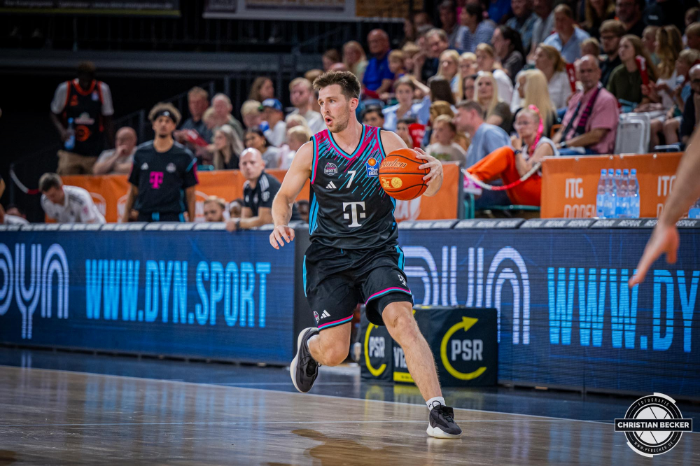 1. Basketball Bundesliga, easyCredit BBL, Saison 2025/2026, Herren, Testspiel, Vorbereitung, 06.09.2025, RASTA Vechta - Telekom Baskets Bonn
Grayson Murphy (#7 - Telekom Baskets Bonn) in Aktion
Schlüsselwörter: 06.09.2025;1. Bundesliga;BBL;Basketball;Baskets;Bonn;Liga;RASTA;RASTA Dome;Saison 2025/2026;Telekom;Testspiel;Vechta;Vorbereitung;easycredit