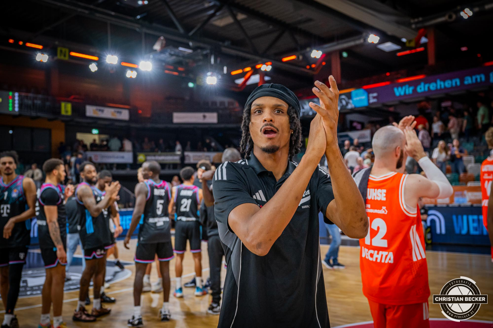 1. Basketball Bundesliga, easyCredit BBL, Saison 2025/2026, Herren, Testspiel, Vorbereitung, 06.09.2025, RASTA Vechta - Telekom Baskets Bonn
Alonzo Verge (#11 - RASTA Vechta) nach der Partie
Schlüsselwörter: 06.09.2025;1. Bundesliga;BBL;Basketball;Baskets;Bonn;Liga;RASTA;RASTA Dome;Saison 2025/2026;Telekom;Testspiel;Vechta;Vorbereitung;easycredit