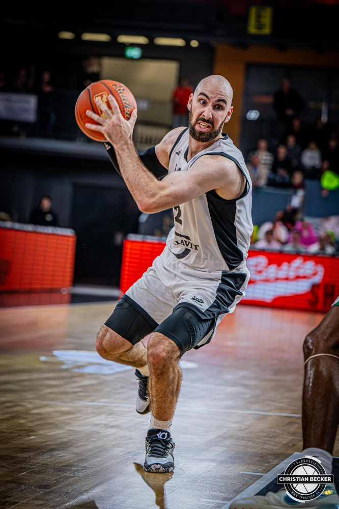 Basketball FIBA Europe Cup, Saison 2025/2026, Herren, Qualifikation, Hinspiel, 24.09.2025, RASTA Vechta - BC Balkan
Tommy Kuhse (#12 - RASTA Vechta) in Aktion
Schlüsselwörter: 24.09.2025;BC;Balkan;Basketball;Cup;Europe;FEC;FIBA;Hinspiel;International;Liga;Qualifikation;RASTA;RASTA Dome;Saison 2025/2026;Vechta