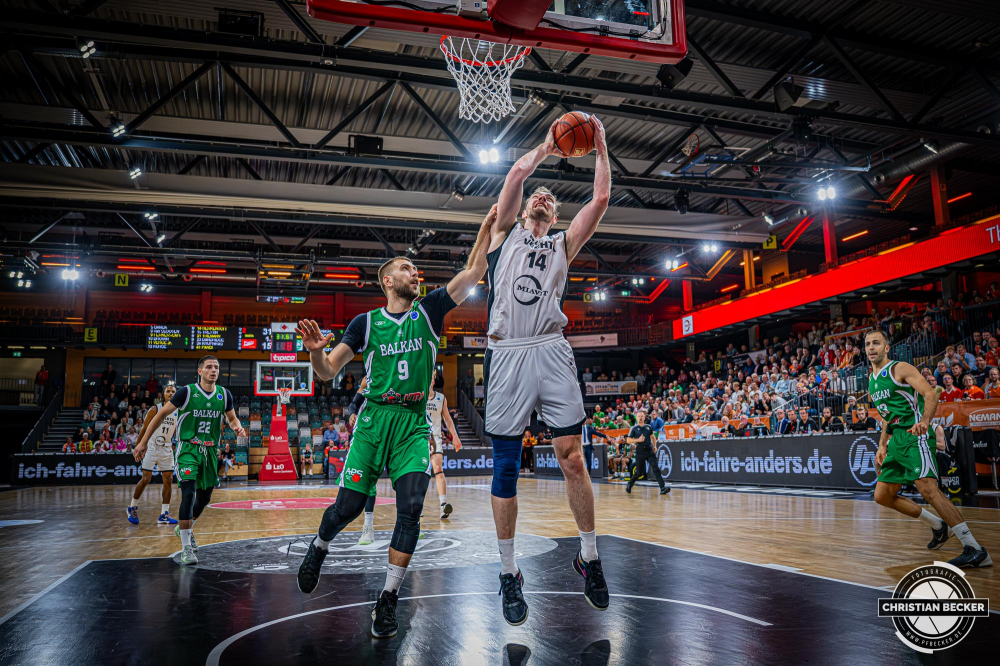 Basketball FIBA Europe Cup, Saison 2025/2026, Herren, Qualifikation, Hinspiel, 24.09.2025, RASTA Vechta - BC Balkan
Philipp Herkenhoff (#14 - RASTA Vechta) beim Korbleger
Schlüsselwörter: 24.09.2025;BC;Balkan;Basketball;Cup;Europe;FEC;FIBA;Hinspiel;International;Liga;Qualifikation;RASTA;RASTA Dome;Saison 2025/2026;Vechta