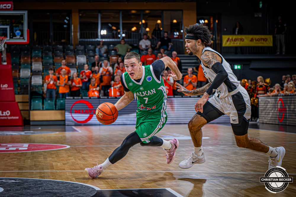 Basketball FIBA Europe Cup, Saison 2025/2026, Herren, Qualifikation, Hinspiel, 24.09.2025, RASTA Vechta - BC Balkan
Iliyan Iliyanov Pishchikov (#7 - BC Balkan) in Aktion
Schlüsselwörter: 24.09.2025;BC;Balkan;Basketball;Cup;Europe;FEC;FIBA;Hinspiel;International;Liga;Qualifikation;RASTA;RASTA Dome;Saison 2025/2026;Vechta