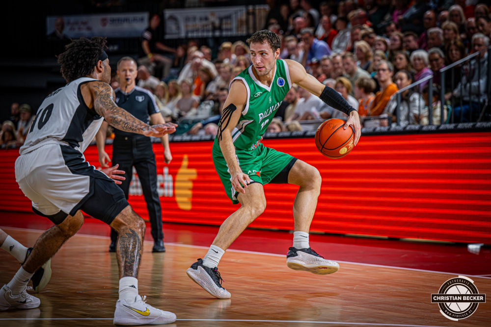 Basketball FIBA Europe Cup, Saison 2025/2026, Herren, Qualifikation, Hinspiel, 24.09.2025, RASTA Vechta - BC Balkan
Jones Willem Pagenkopf (#10 - BC Balkan) in Aktion
Schlüsselwörter: 24.09.2025;BC;Balkan;Basketball;Cup;Europe;FEC;FIBA;Hinspiel;International;Liga;Qualifikation;RASTA;RASTA Dome;Saison 2025/2026;Vechta