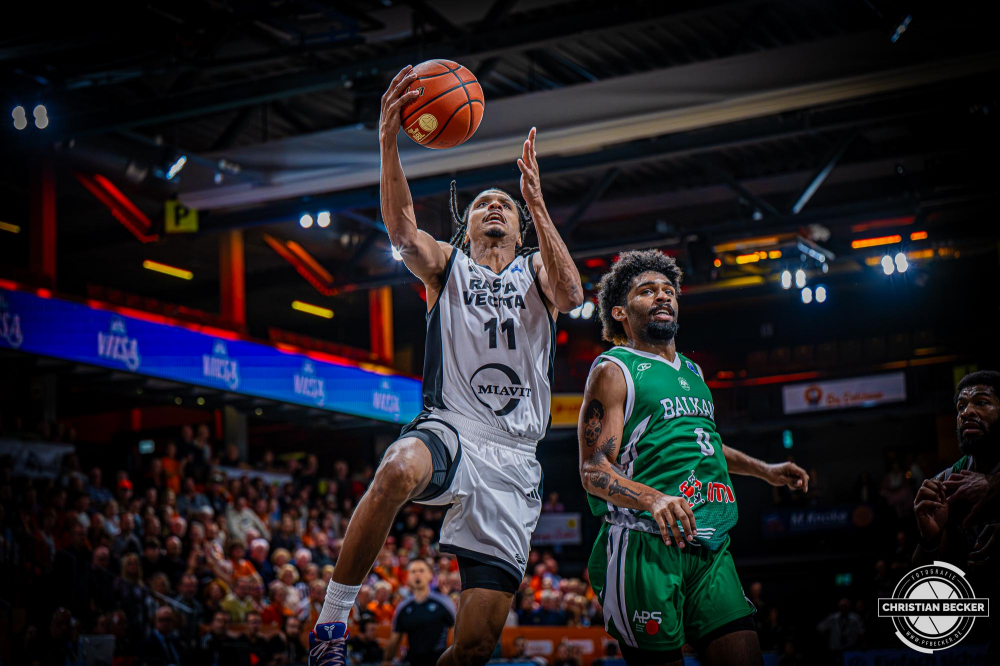 Basketball FIBA Europe Cup, Saison 2025/2026, Herren, Qualifikation, Hinspiel, 24.09.2025, RASTA Vechta - BC Balkan
Alonzo Verge (#11 - RASTA Vechta) beim Korbleger
Schlüsselwörter: 24.09.2025;BC;Balkan;Basketball;Cup;Europe;FEC;FIBA;Hinspiel;International;Liga;Qualifikation;RASTA;RASTA Dome;Saison 2025/2026;Vechta