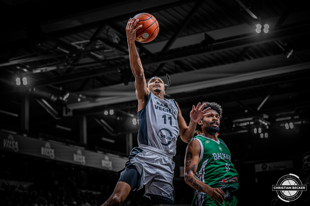 Basketball FIBA Europe Cup, Saison 2025/2026, Herren, Qualifikation, Hinspiel, 24.09.2025, RASTA Vechta - BC Balkan
Alonzo Verge (#11 - RASTA Vechta) beim Korbleger
Schlüsselwörter: 24.09.2025;BC;Balkan;Basketball;Cup;Europe;FEC;FIBA;Hinspiel;International;Liga;Qualifikation;RASTA;RASTA Dome;Saison 2025/2026;Vechta