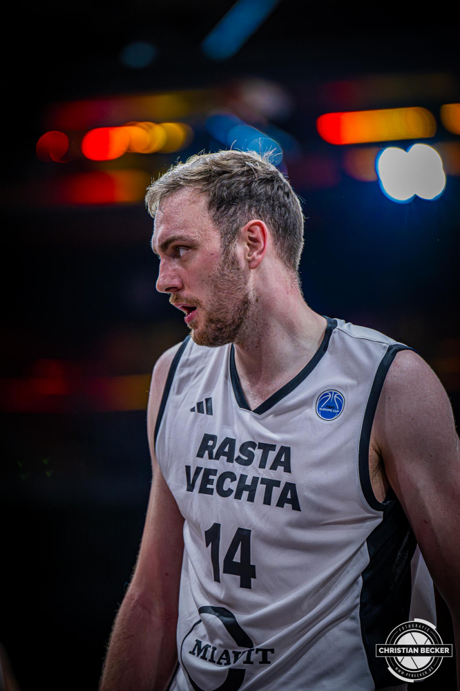 Basketball FIBA Europe Cup, Saison 2025/2026, Herren, Qualifikation, Hinspiel, 24.09.2025, RASTA Vechta - BC Balkan
Philipp Herkenhoff (#14 - RASTA Vechta) w&auml;hrend der Partie
Schlüsselwörter: 24.09.2025;BC;Balkan;Basketball;Cup;Europe;FEC;FIBA;Hinspiel;International;Liga;Qualifikation;RASTA;RASTA Dome;Saison 2025/2026;Vechta