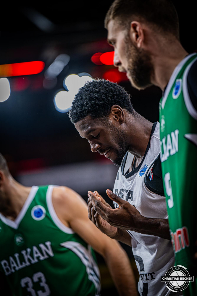 Basketball FIBA Europe Cup, Saison 2025/2026, Herren, Qualifikation, Hinspiel, 24.09.2025, RASTA Vechta - BC Balkan
TJ Bamba (#5 - RASTA Vechta) w&auml;hrend der Partie
Schlüsselwörter: 24.09.2025;BC;Balkan;Basketball;Cup;Europe;FEC;FIBA;Hinspiel;International;Liga;Qualifikation;RASTA;RASTA Dome;Saison 2025/2026;Vechta