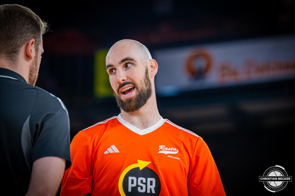 1. Basketball Bundesliga, easyCredit BBL, Saison 2025/2026, Herren, Hauptrunde, 1. Spieltag, 27.09.2025, RASTA Vechta - MLP Academics Heidelberg
Tommy Kuhse (#12 - RASTA Vechta) vor der Partie
Schlüsselwörter: 1. Bundesliga;1. Spieltag;27.09.2025;Academics;BBL;Basketball;Hauptrunde;Heidelberg;Liga;MLP;RASTA;RASTA Dome;Saison 2025/2026;Vechta;easycredit