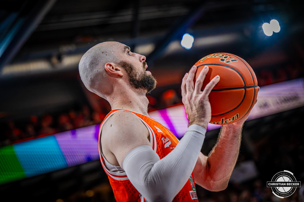 1. Basketball Bundesliga, easyCredit BBL, Saison 2025/2026, Herren, Hauptrunde, 1. Spieltag, 27.09.2025, RASTA Vechta - MLP Academics Heidelberg
Tommy Kuhse (#12 - RASTA Vechta) w&auml;hrend der Partie
Schlüsselwörter: 1. Bundesliga;1. Spieltag;27.09.2025;Academics;BBL;Basketball;Hauptrunde;Heidelberg;Liga;MLP;RASTA;RASTA Dome;Saison 2025/2026;Vechta;easycredit