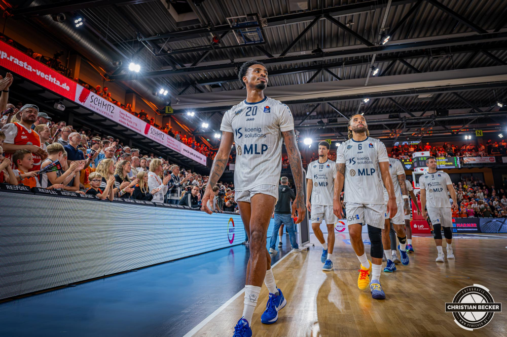 1. Basketball Bundesliga, easyCredit BBL, Saison 2025/2026, Herren, Hauptrunde, 1. Spieltag, 27.09.2025, RASTA Vechta - MLP Academics Heidelberg
Michael Weathers (#20 - MLP Academics Heidelberg) nach der Partie
Schlüsselwörter: 1. Bundesliga;1. Spieltag;27.09.2025;Academics;BBL;Basketball;Hauptrunde;Heidelberg;Liga;MLP;RASTA;RASTA Dome;Saison 2025/2026;Vechta;easycredit