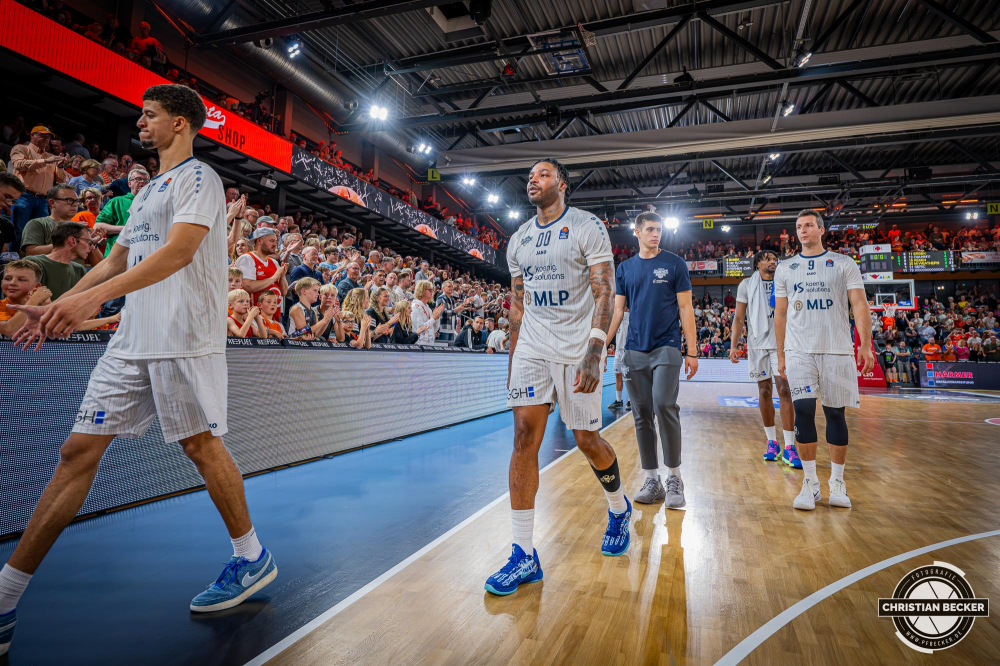 1. Basketball Bundesliga, easyCredit BBL, Saison 2025/2026, Herren, Hauptrunde, 1. Spieltag, 27.09.2025, RASTA Vechta - MLP Academics Heidelberg
Marcus Weathers (#0 - MLP Academics Heidelberg) nach der Partie
Schlüsselwörter: 1. Bundesliga;1. Spieltag;27.09.2025;Academics;BBL;Basketball;Hauptrunde;Heidelberg;Liga;MLP;RASTA;RASTA Dome;Saison 2025/2026;Vechta;easycredit