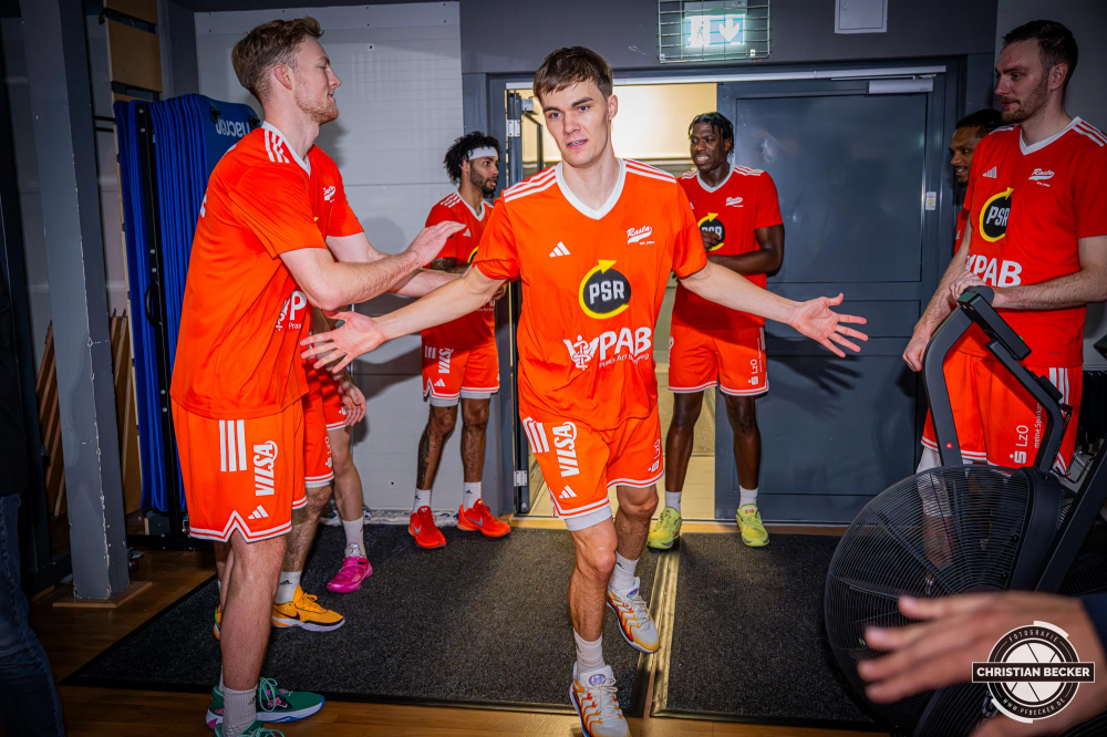 1. Basketball Bundesliga, easyCredit BBL, Saison 2025/2026, Herren, Hauptrunde, 3. Spieltag, 04.10.2025, RASTA Vechta - SYNTAINICS MBC
Joschka Ferner (#9 - RASTA Vechta) vor der Partie
Schlüsselwörter: 04.10.2025;1. Bundesliga;3. Spieltag;BBL;Basketball;Hauptrunde;Liga;MBC;RASTA;RASTA Dome;Saison 2025/2026;Syntainics;Vechta;Wei&szlig;enfels;easycredit