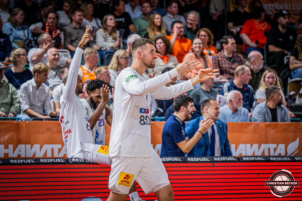 1. Basketball Bundesliga, easyCredit BBL, Saison 2025/2026, Herren, Hauptrunde, 3. Spieltag, 04.10.2025, RASTA Vechta - SYNTAINICS MBC
Kresimir Nikic (#9 - SYNTAINICS MBC) w&auml;hrend der Partie
Schlüsselwörter: 04.10.2025;1. Bundesliga;3. Spieltag;BBL;Basketball;Hauptrunde;Liga;MBC;RASTA;RASTA Dome;Saison 2025/2026;Syntainics;Vechta;Wei&szlig;enfels;easycredit