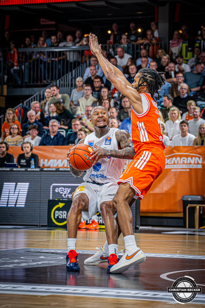 1. Basketball Bundesliga, easyCredit BBL, Saison 2025/2026, Herren, Hauptrunde, 3. Spieltag, 04.10.2025, RASTA Vechta - SYNTAINICS MBC
Charles Callison (#23 - SYNTAINICS MBC) in Aktion
Schlüsselwörter: 04.10.2025;1. Bundesliga;3. Spieltag;BBL;Basketball;Hauptrunde;Liga;MBC;RASTA;RASTA Dome;Saison 2025/2026;Syntainics;Vechta;Wei&szlig;enfels;easycredit