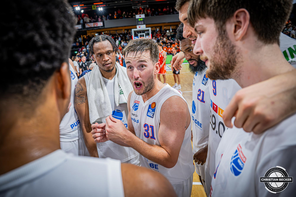 1. Basketball Bundesliga, easyCredit BBL, Saison 2025/2026, Herren, Hauptrunde, 3. Spieltag, 04.10.2025, RASTA Vechta - SYNTAINICS MBC
Spencer Reaves (#31 - SYNTAINICS MBC) nach der Partie
Schlüsselwörter: 04.10.2025;1. Bundesliga;3. Spieltag;BBL;Basketball;Hauptrunde;Liga;MBC;RASTA;RASTA Dome;Saison 2025/2026;Syntainics;Vechta;Wei&szlig;enfels;easycredit