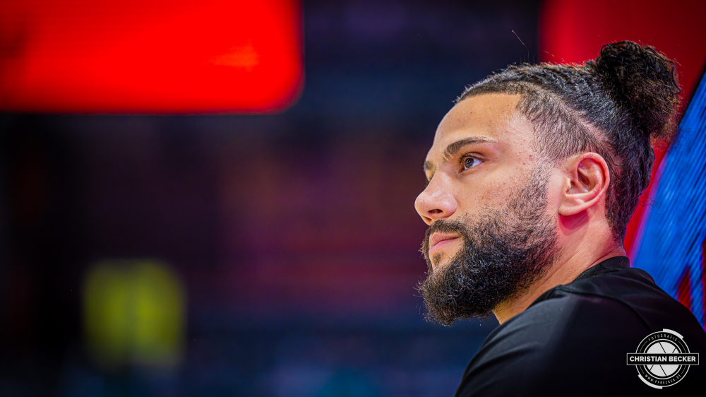 1. Basketball Bundesliga, easyCredit BBL, Saison 2025/2026, Herren, Pokal. Achtelfinale, 19.10.2025, RASTA Vechta - NINERS Chemnitz
Kaza Kajami-Keane (#10 - NINERS Chemnitz) vor der Partie
Schlüsselwörter: 1. Bundesliga;19.10.2025;Achtelfinale;BBL;Basketball;Chemnitz;NINERS;Pokal;RASTA;RASTA Dome;Saison 2025/2026;Vechta;easycredit