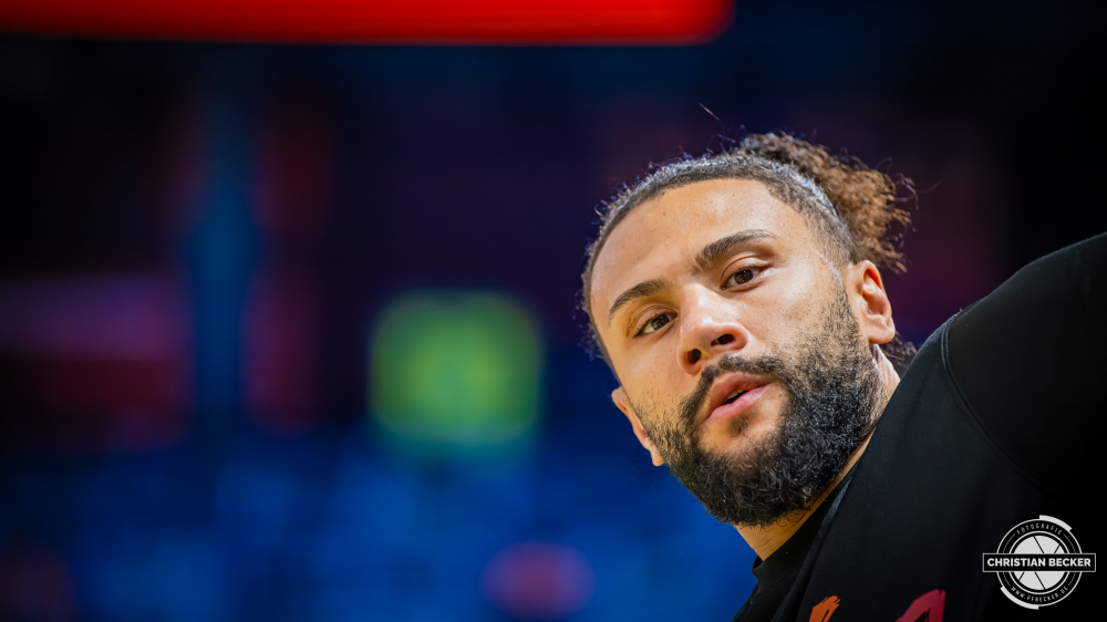 1. Basketball Bundesliga, easyCredit BBL, Saison 2025/2026, Herren, Pokal. Achtelfinale, 19.10.2025, RASTA Vechta - NINERS Chemnitz
Kaza Kajami-Keane (#10 - NINERS Chemnitz) vor der Partie
Schlüsselwörter: 1. Bundesliga;19.10.2025;Achtelfinale;BBL;Basketball;Chemnitz;NINERS;Pokal;RASTA;RASTA Dome;Saison 2025/2026;Vechta;easycredit