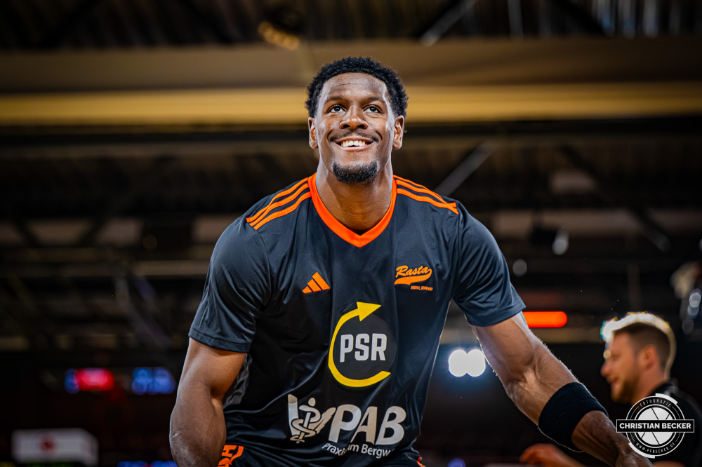 1. Basketball Bundesliga, easyCredit BBL, Saison 2025/2026, Herren, Pokal. Achtelfinale, 19.10.2025, RASTA Vechta - NINERS Chemnitz
TJ Bamba (#5 - RASTA Vechta) vor der Partie
Schlüsselwörter: 1. Bundesliga;19.10.2025;Achtelfinale;BBL;Basketball;Chemnitz;NINERS;Pokal;RASTA;RASTA Dome;Saison 2025/2026;Vechta;easycredit
