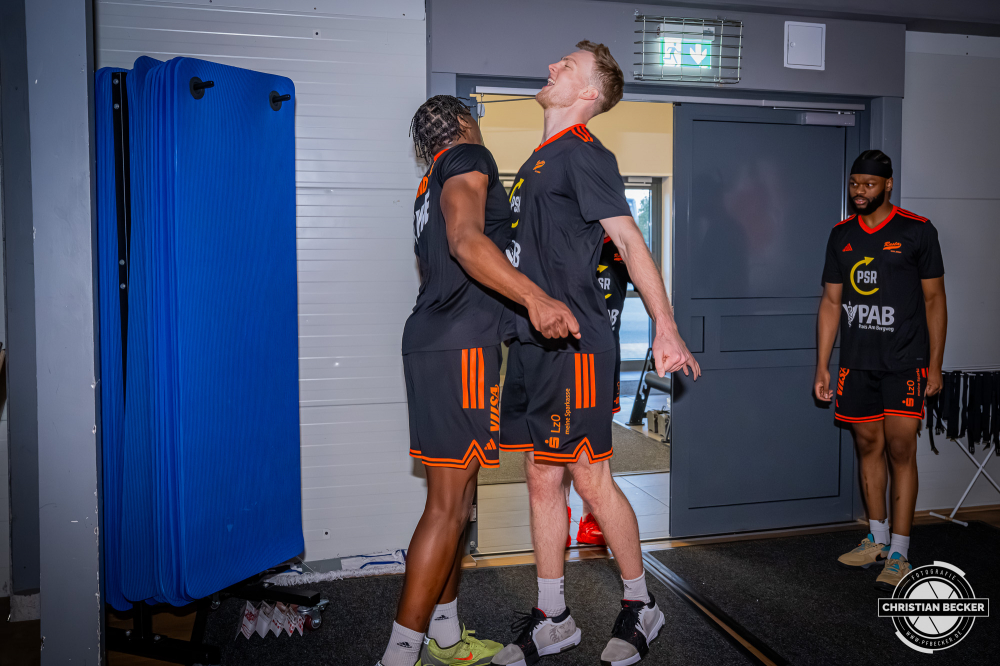 1. Basketball Bundesliga, easyCredit BBL, Saison 2025/2026, Herren, Pokal. Achtelfinale, 19.10.2025, RASTA Vechta - NINERS Chemnitz
Lars Thiemann (#21 - RASTA Vechta) vor der Partie
Schlüsselwörter: 1. Bundesliga;19.10.2025;Achtelfinale;BBL;Basketball;Chemnitz;NINERS;Pokal;RASTA;RASTA Dome;Saison 2025/2026;Vechta;easycredit