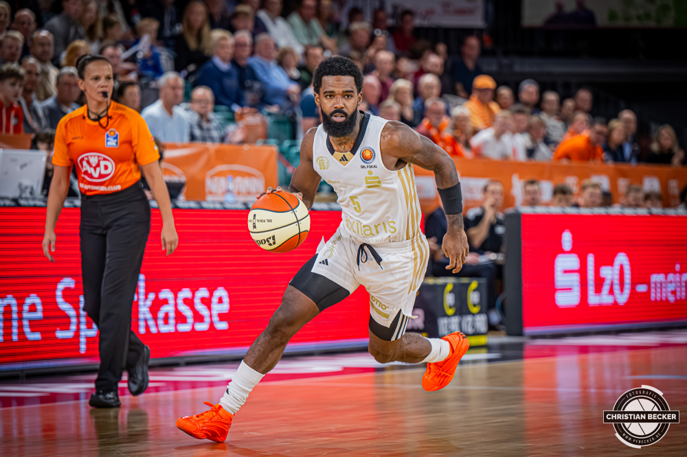 1. Basketball Bundesliga, easyCredit BBL, Saison 2025/2026, Herren, Pokal. Achtelfinale, 19.10.2025, RASTA Vechta - NINERS Chemnitz
Corey Davis (#5 - NINERS Chemnitz) in Aktion
Schlüsselwörter: 1. Bundesliga;19.10.2025;Achtelfinale;BBL;Basketball;Chemnitz;NINERS;Pokal;RASTA;RASTA Dome;Saison 2025/2026;Vechta;easycredit