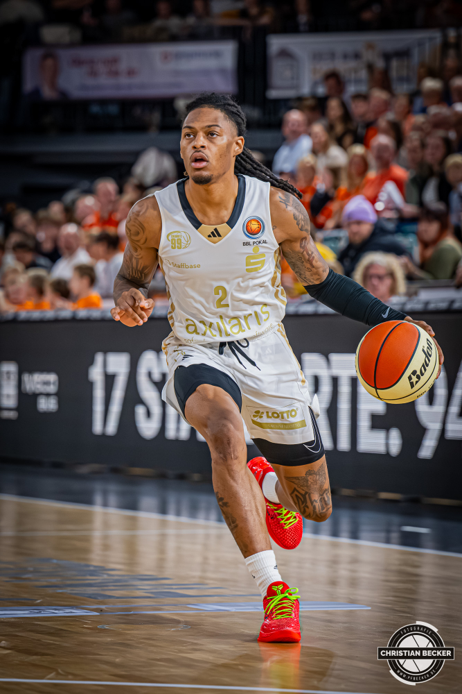 1. Basketball Bundesliga, easyCredit BBL, Saison 2025/2026, Herren, Pokal. Achtelfinale, 19.10.2025, RASTA Vechta - NINERS Chemnitz
Nike Sibande (#2 - NINERS Chemnitz) in Aktion
Schlüsselwörter: 1. Bundesliga;19.10.2025;Achtelfinale;BBL;Basketball;Chemnitz;NINERS;Pokal;RASTA;RASTA Dome;Saison 2025/2026;Vechta;easycredit