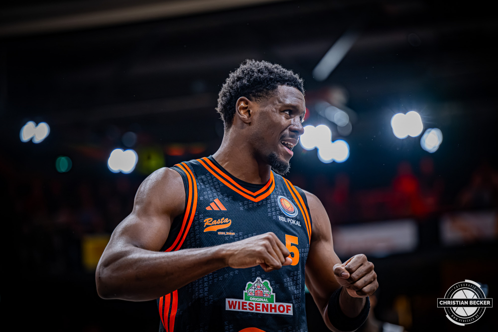1. Basketball Bundesliga, easyCredit BBL, Saison 2025/2026, Herren, Pokal. Achtelfinale, 19.10.2025, RASTA Vechta - NINERS Chemnitz
TJ Bamba (#5 - RASTA Vechta) w&auml;hrend der Partie
Schlüsselwörter: 1. Bundesliga;19.10.2025;Achtelfinale;BBL;Basketball;Chemnitz;NINERS;Pokal;RASTA;RASTA Dome;Saison 2025/2026;Vechta;easycredit