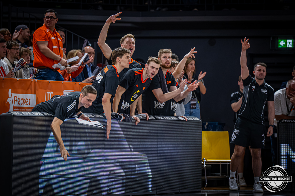 1. Basketball Bundesliga, easyCredit BBL, Saison 2025/2026, Herren, Pokal. Achtelfinale, 19.10.2025, RASTA Vechta - NINERS Chemnitz
Die Fans von RASTA Vechta zeigt Emotionen w&auml;hrend der Partie
Schlüsselwörter: 1. Bundesliga;19.10.2025;Achtelfinale;BBL;Basketball;Chemnitz;NINERS;Pokal;RASTA;RASTA Dome;Saison 2025/2026;Vechta;easycredit