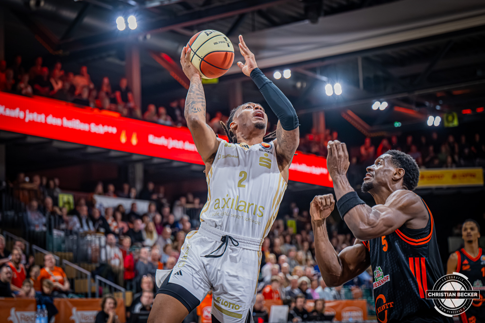 1. Basketball Bundesliga, easyCredit BBL, Saison 2025/2026, Herren, Pokal. Achtelfinale, 19.10.2025, RASTA Vechta - NINERS Chemnitz
Nike Sibande (#2 - NINERS Chemnitz) beim Korbleger
Schlüsselwörter: 1. Bundesliga;19.10.2025;Achtelfinale;BBL;Basketball;Chemnitz;NINERS;Pokal;RASTA;RASTA Dome;Saison 2025/2026;Vechta;easycredit