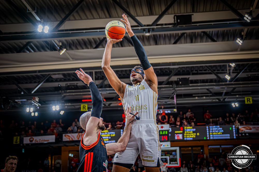 1. Basketball Bundesliga, easyCredit BBL, Saison 2025/2026, Herren, Pokal. Achtelfinale, 19.10.2025, RASTA Vechta - NINERS Chemnitz
Kostja Mushidi (#11 - NINERS Chemnitz) beim Korbleger
Schlüsselwörter: 1. Bundesliga;19.10.2025;Achtelfinale;BBL;Basketball;Chemnitz;NINERS;Pokal;RASTA;RASTA Dome;Saison 2025/2026;Vechta;easycredit