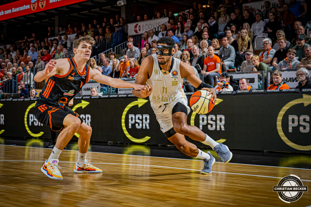 1. Basketball Bundesliga, easyCredit BBL, Saison 2025/2026, Herren, Pokal. Achtelfinale, 19.10.2025, RASTA Vechta - NINERS Chemnitz
Kostja Mushidi (#11 - NINERS Chemnitz) in Aktion
Schlüsselwörter: 1. Bundesliga;19.10.2025;Achtelfinale;BBL;Basketball;Chemnitz;NINERS;Pokal;RASTA;RASTA Dome;Saison 2025/2026;Vechta;easycredit