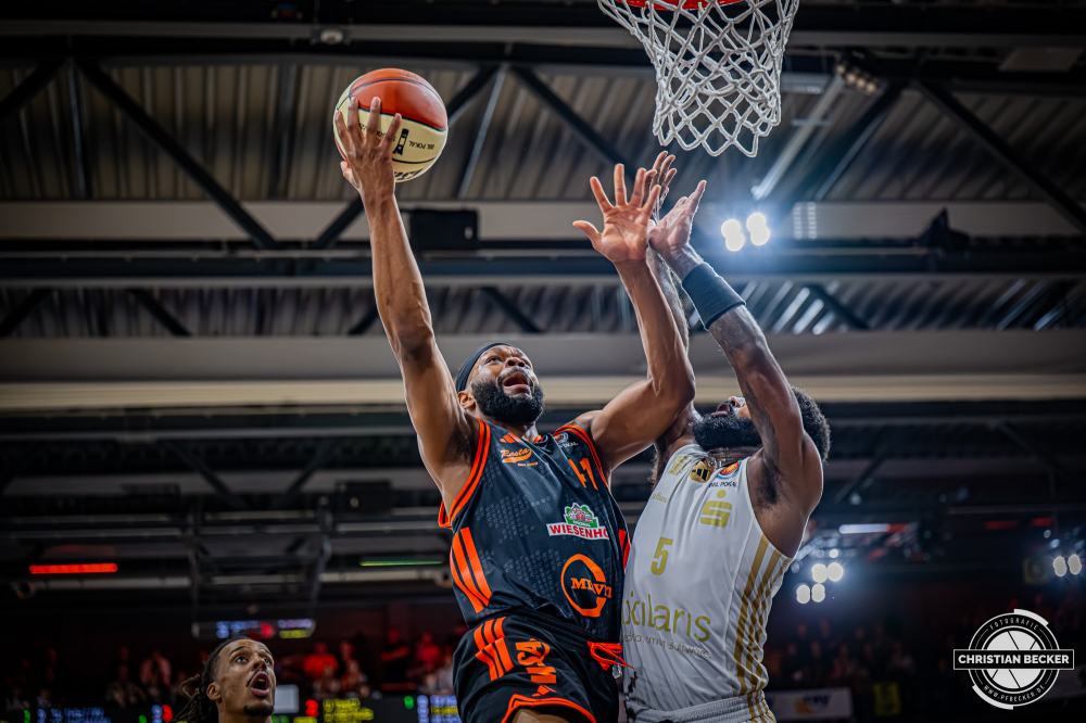 1. Basketball Bundesliga, easyCredit BBL, Saison 2025/2026, Herren, Pokal. Achtelfinale, 19.10.2025, RASTA Vechta - NINERS Chemnitz
Lloyd Pandi (#41 - RASTA Vechta) beim Korbleger
Schlüsselwörter: 1. Bundesliga;19.10.2025;Achtelfinale;BBL;Basketball;Chemnitz;NINERS;Pokal;RASTA;RASTA Dome;Saison 2025/2026;Vechta;easycredit