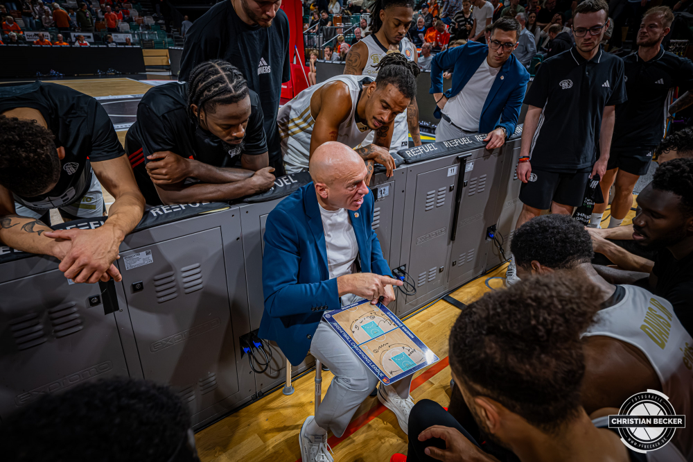 1. Basketball Bundesliga, easyCredit BBL, Saison 2025/2026, Herren, Pokal. Achtelfinale, 19.10.2025, RASTA Vechta - NINERS Chemnitz
Rodrigo Pastore (Head Coach - NINERS Chemnitz) w&auml;hrend der Partie
Schlüsselwörter: 1. Bundesliga;19.10.2025;Achtelfinale;BBL;Basketball;Chemnitz;NINERS;Pokal;RASTA;RASTA Dome;Saison 2025/2026;Vechta;easycredit