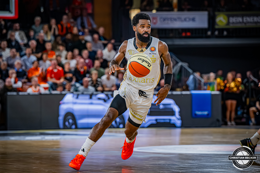 1. Basketball Bundesliga, easyCredit BBL, Saison 2025/2026, Herren, Pokal. Achtelfinale, 19.10.2025, RASTA Vechta - NINERS Chemnitz
Corey Davis (#5 - NINERS Chemnitz) in Aktion
Schlüsselwörter: 1. Bundesliga;19.10.2025;Achtelfinale;BBL;Basketball;Chemnitz;NINERS;Pokal;RASTA;RASTA Dome;Saison 2025/2026;Vechta;easycredit